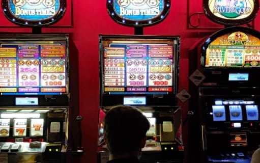 Learn about top slot developers, Double Buffalo Spirit features, wilds, free spins, VR slots, and big payout chances.
